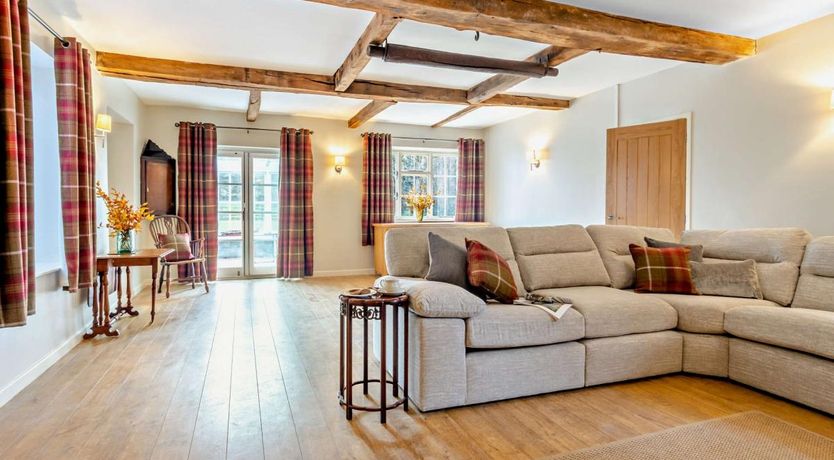 Photo of 3 Bed in Abercamlais