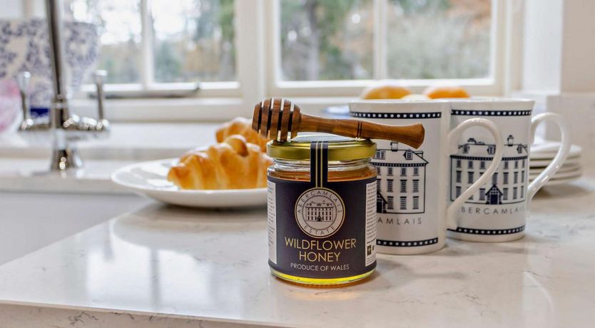 Photo of 3 Bed in Abercamlais