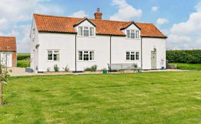 Photo of in Louth  (93253)
