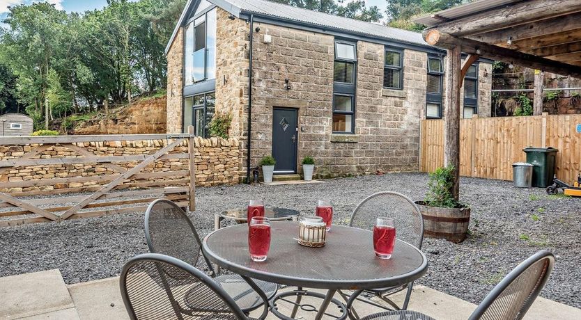 Photo of in Upper Midhope (92978)
