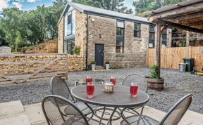 Photo of in Upper Midhope (92978)