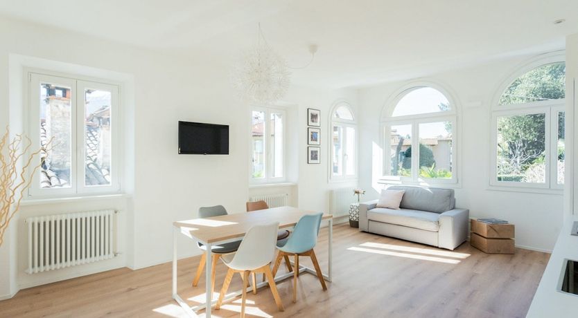 Photo of Como Charmer