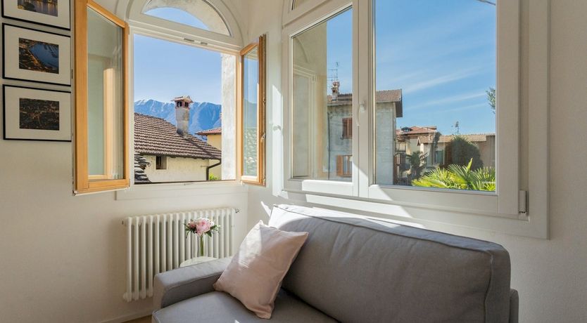 Photo of Como Charmer