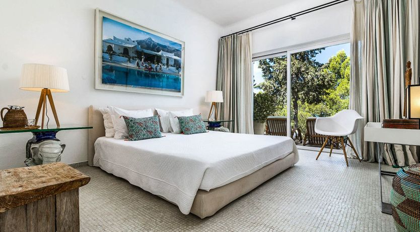 Photo of A Rose on the Shore