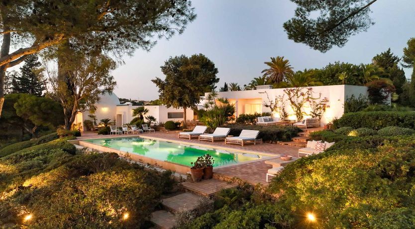 Photo of A Rose on the Shore