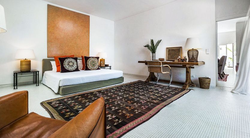 Photo of A Rose on the Shore