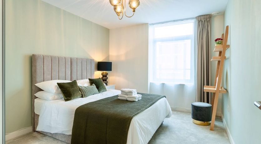 Photo of The London Bottle