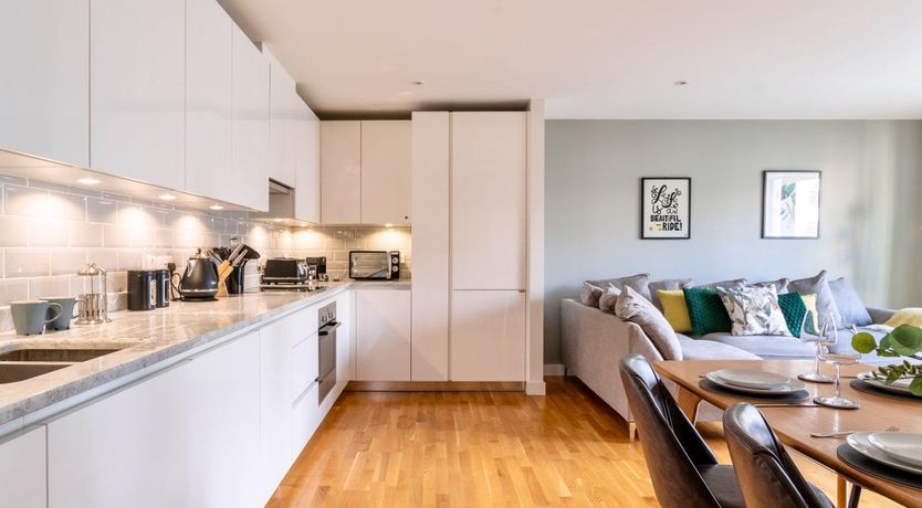 Photo of The London Bottle