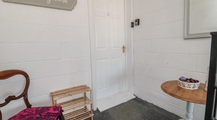 Photo of 5 West Winds