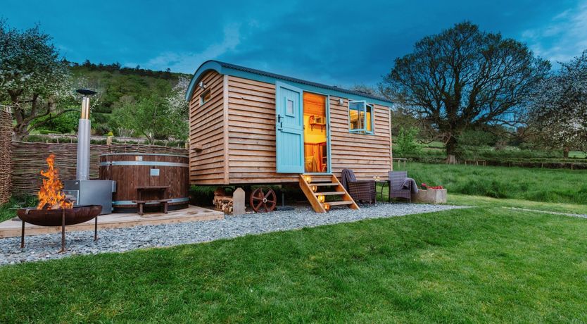 Photo of Victoria Hut, Allerford