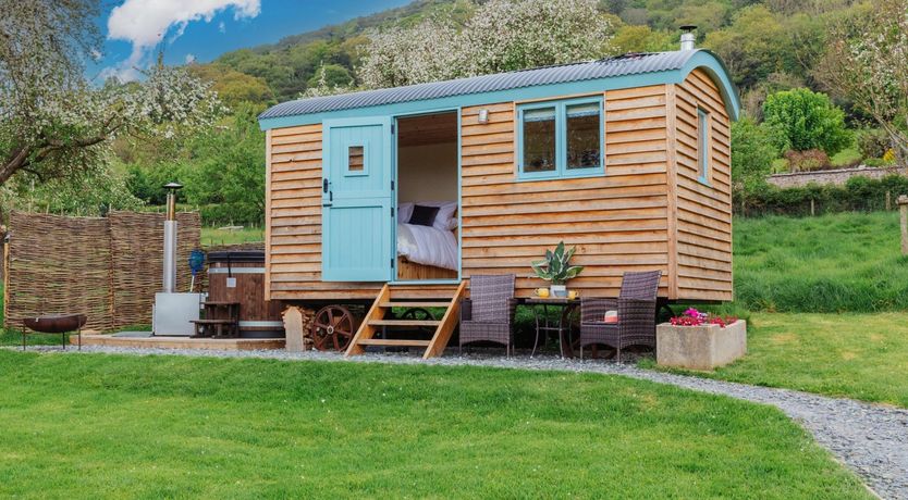 Photo of Victoria Hut, Allerford