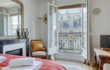 Getaway in Paris Apartment