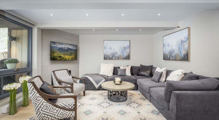 Photo of Aspen Nirvana