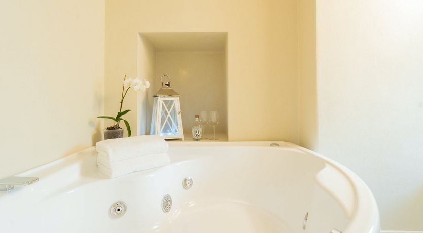 Photo of Enchanting Lakeside Haven