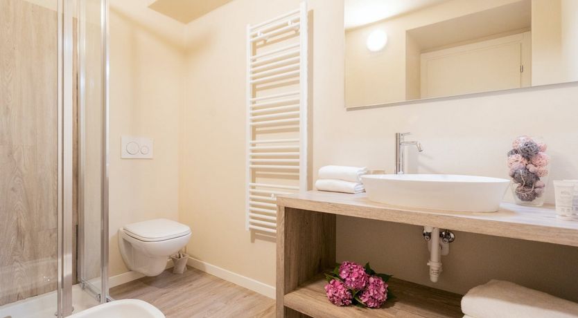 Photo of Enchanting Lakeside Haven