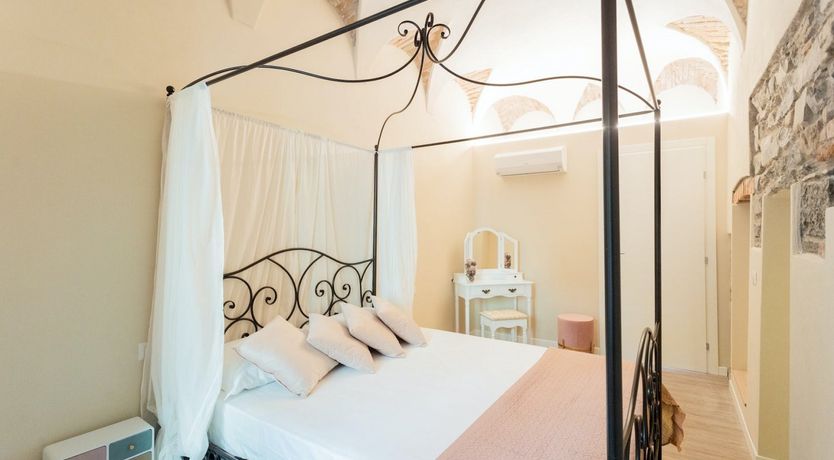 Photo of Enchanting Lakeside Haven