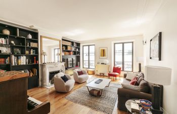 Eiffel Serenade Apartment