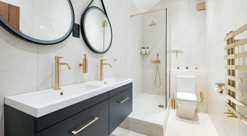 Photo of Emerald & Teak