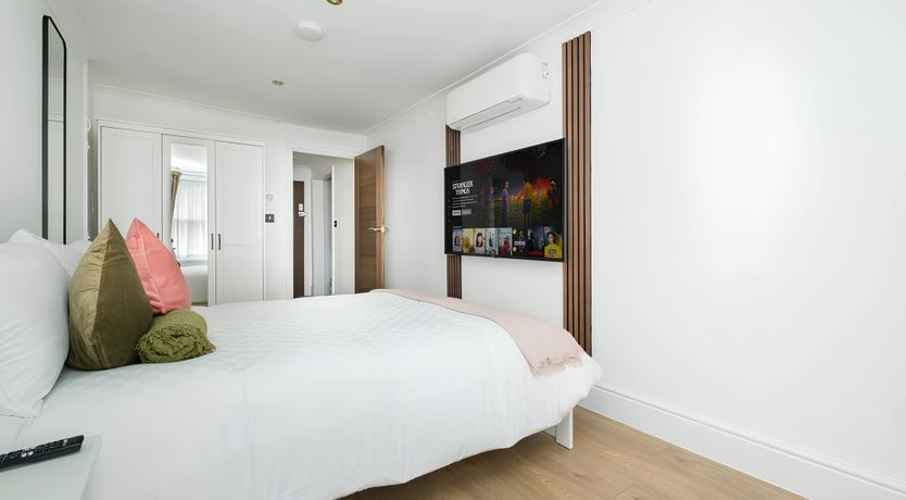 Photo of Emerald & Teak