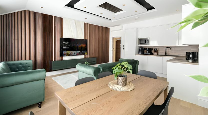 Photo of Emerald & Teak