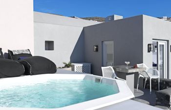 Enchanting Santorini Villa