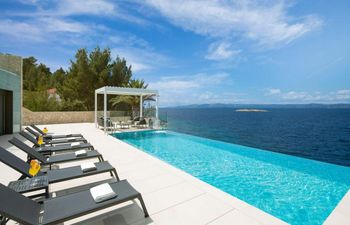 Secluded Shores Holiday Home