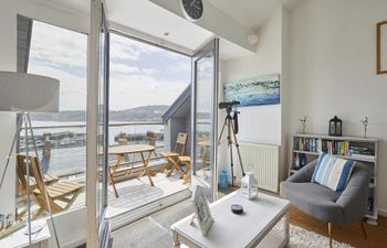 Blissful Seaside Retreat Holiday Home