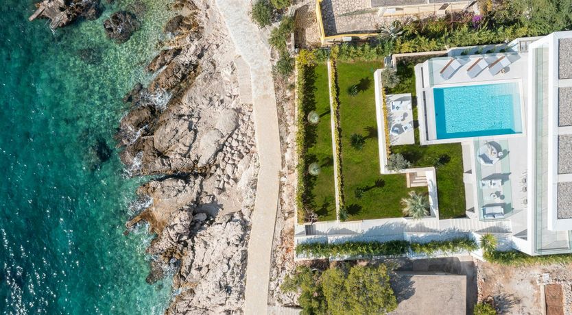 Photo of Luxury Seaside Retreat