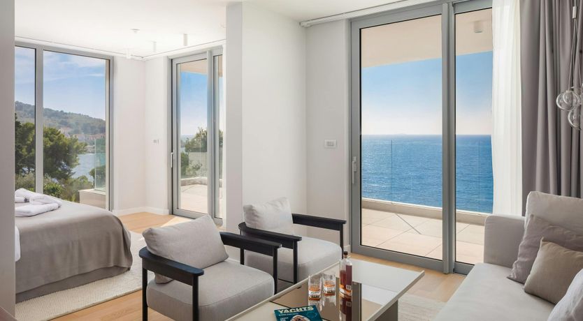 Photo of Luxury Seaside Retreat