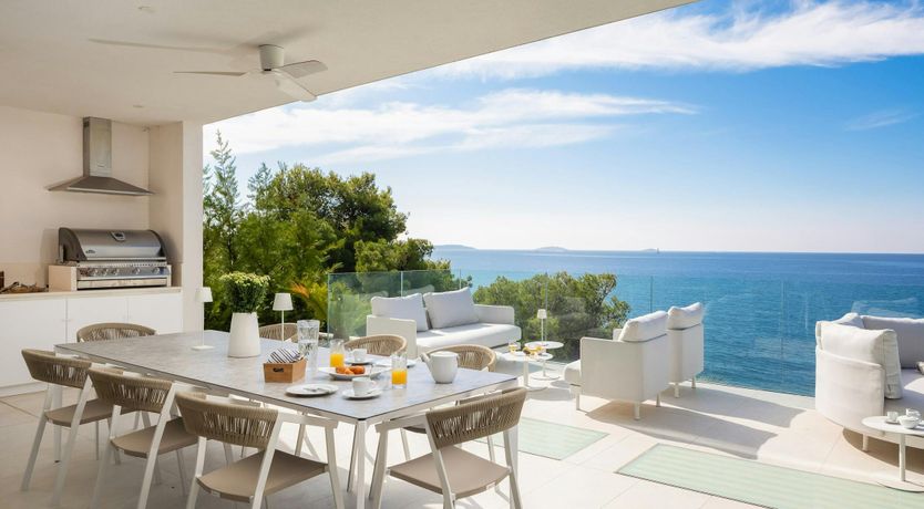 Photo of Luxury Seaside Retreat