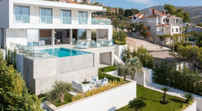 Photo of Luxury Seaside Retreat