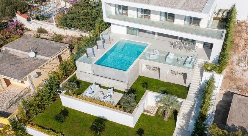 Photo of Luxury Seaside Retreat