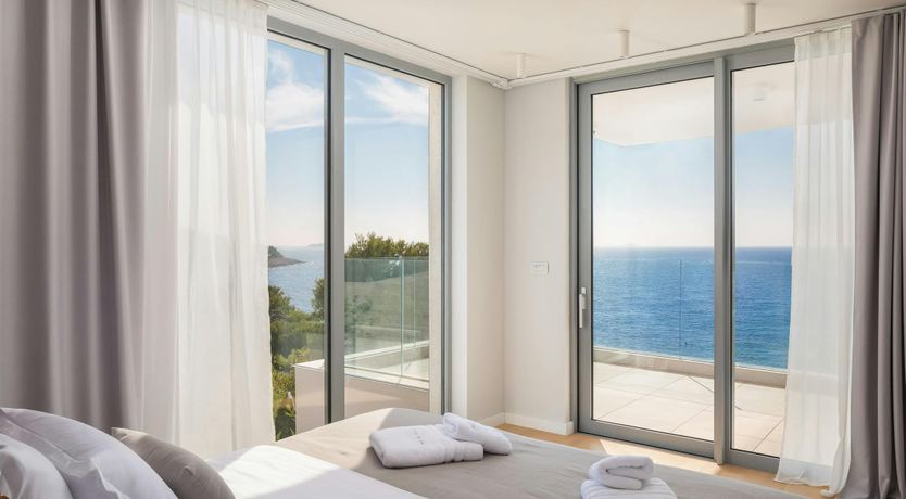 Photo of Luxury Seaside Retreat