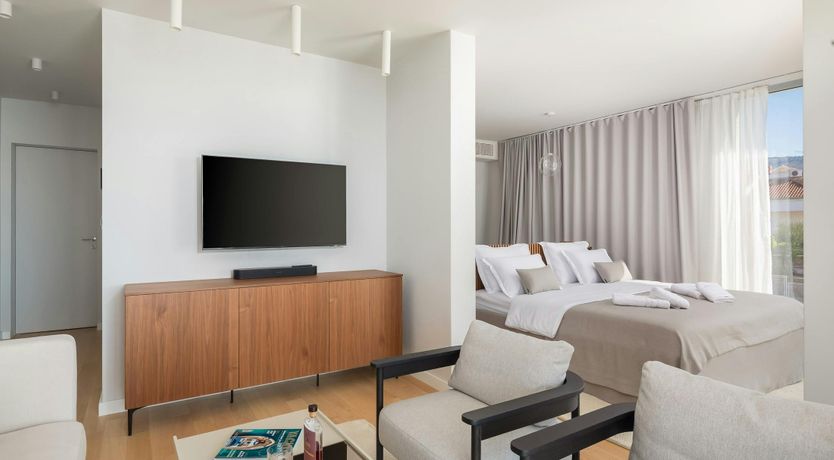 Photo of Luxury Seaside Retreat