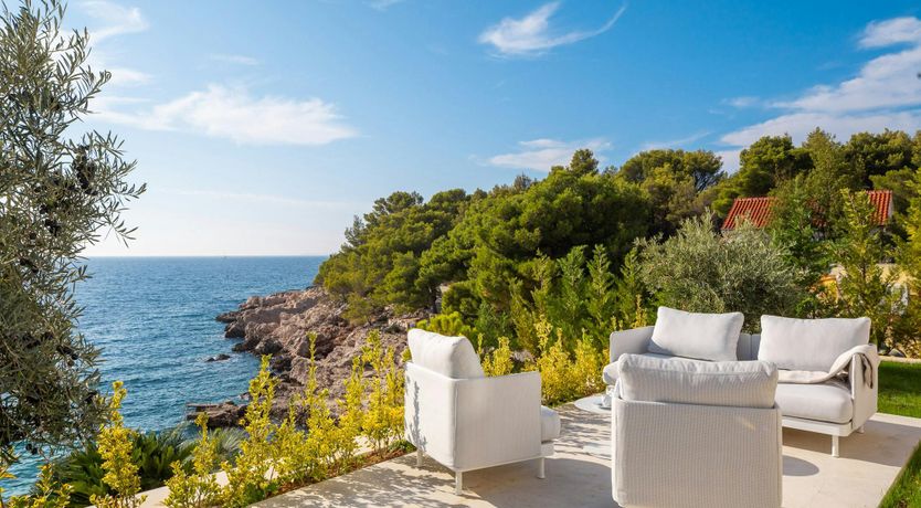 Photo of Luxury Seaside Retreat