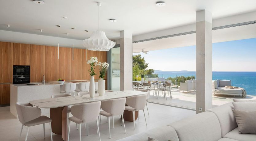 Photo of Luxury Seaside Retreat