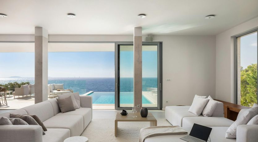 Photo of Luxury Seaside Retreat