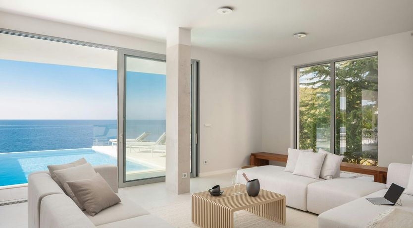 Photo of Luxury Seaside Retreat