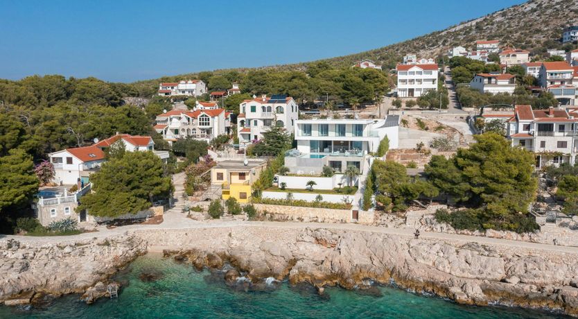 Photo of Luxury Seaside Retreat