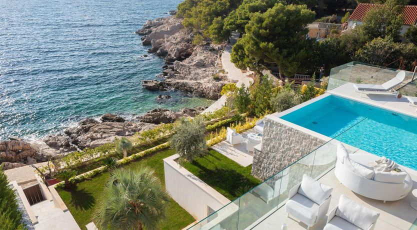 Photo of Luxury Seaside Retreat