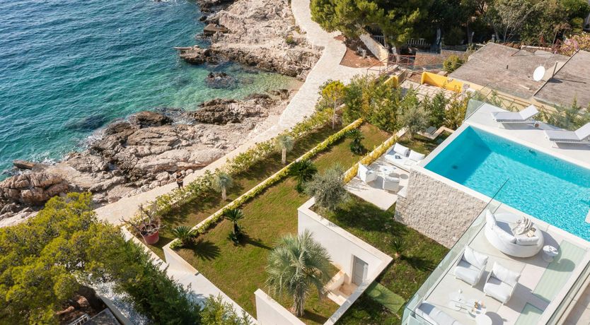 Photo of Luxury Seaside Retreat