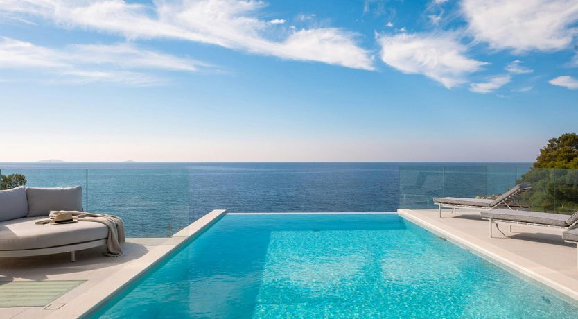 Photo of Luxury Seaside Retreat