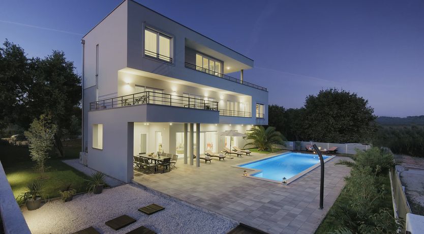 Photo of Medulin Charm