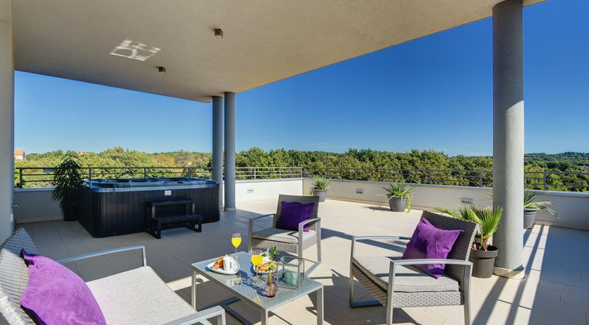 Photo of Medulin Charm