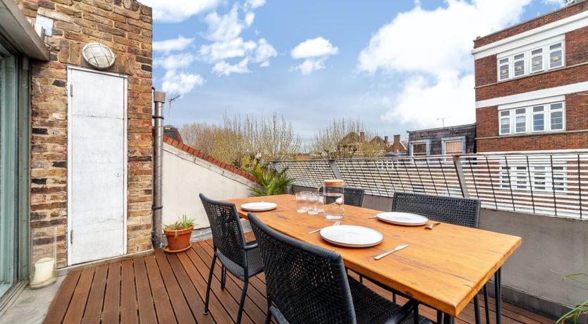 Photo of Angel Minimalism