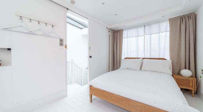 Photo of Angel Minimalism