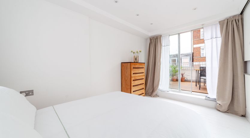 Photo of Angel Minimalism