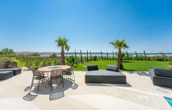 Stunning Beach Vistas Holiday Home