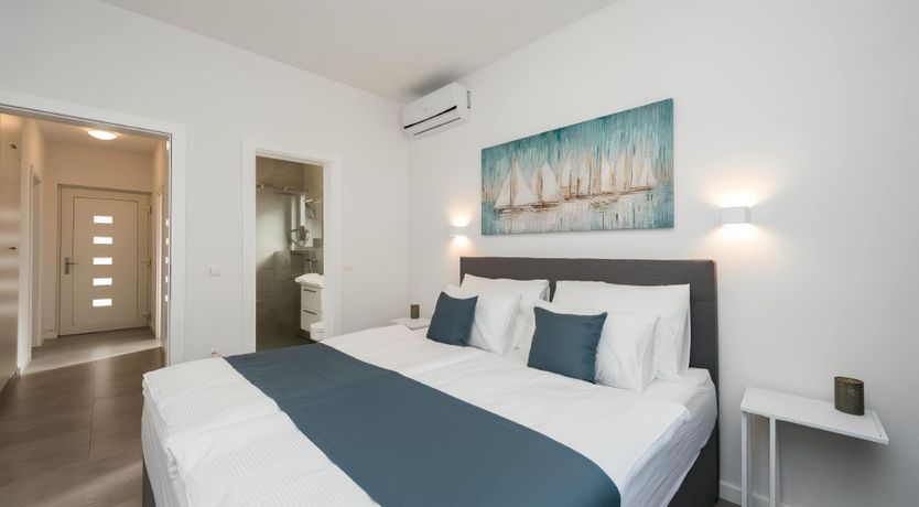 Photo of Alpinism & Embellishment