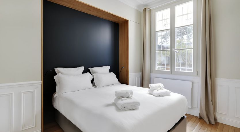 Photo of Parisian Paragon